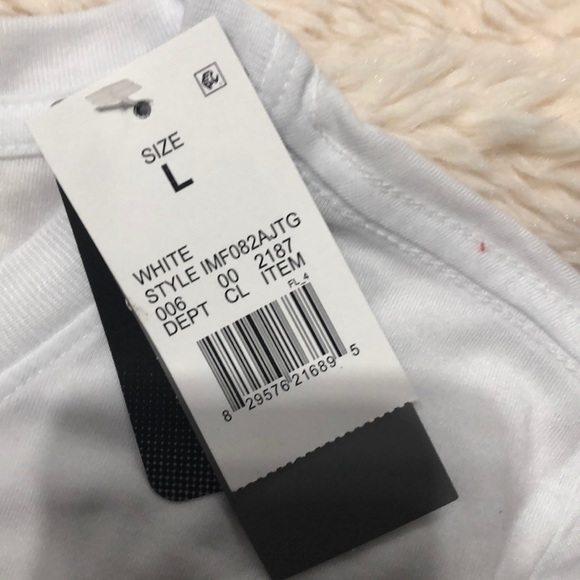 White tee - Picture 2 of 2